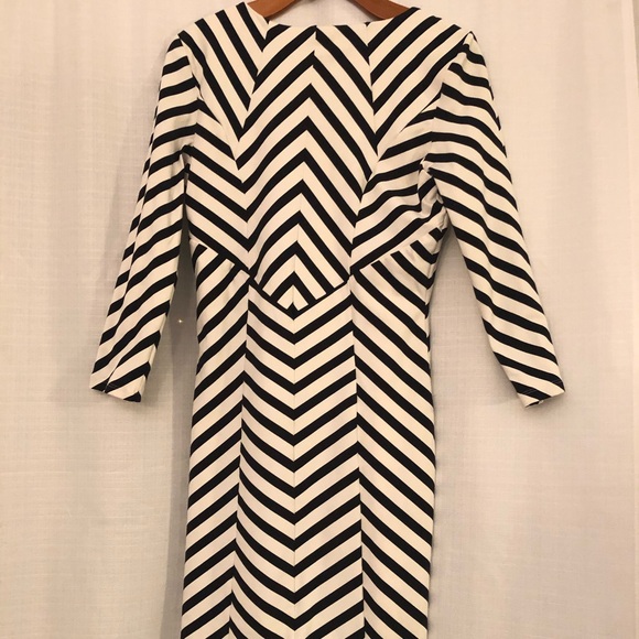 Large Black and White Bebe Dress - Picture 4 of 8